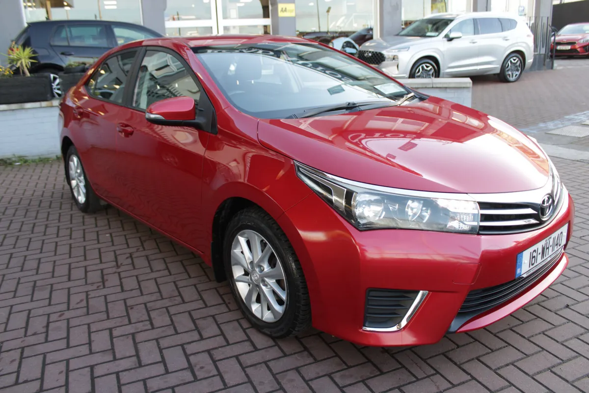 1.4 D-4D AURA 4DR SALOON // STUNNING CAR IN IMMACU - Image 2