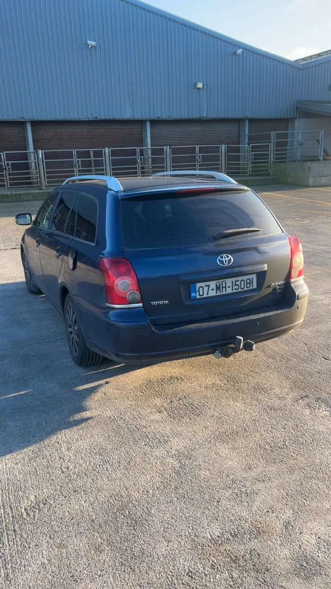 Toyota avensis estate - Image 4