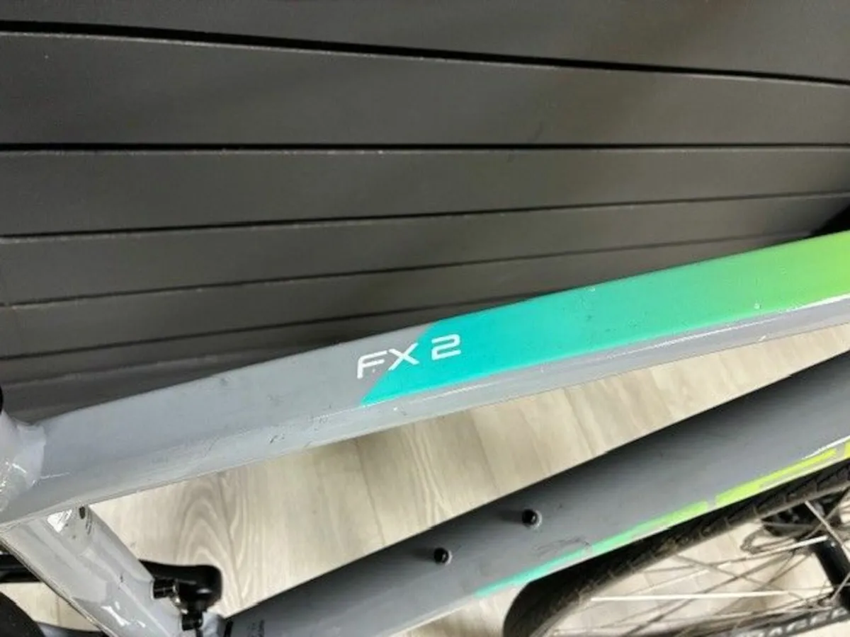 Trek FX2 Disc Bicycle - size Small - Image 4