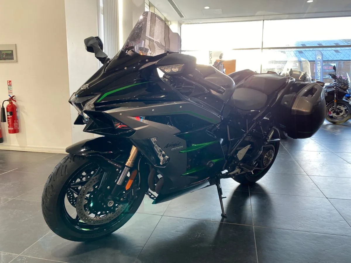 2021 Kawasaki Ninja H2 SX SE with Panniers! - Image 4