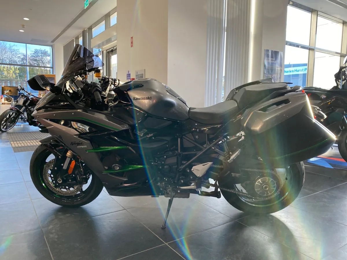 2021 Kawasaki Ninja H2 SX SE with Panniers! - Image 2