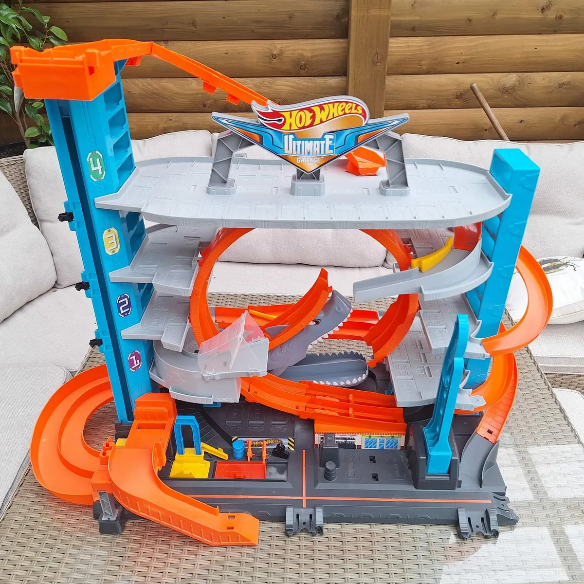 Hot Wheels Garage.