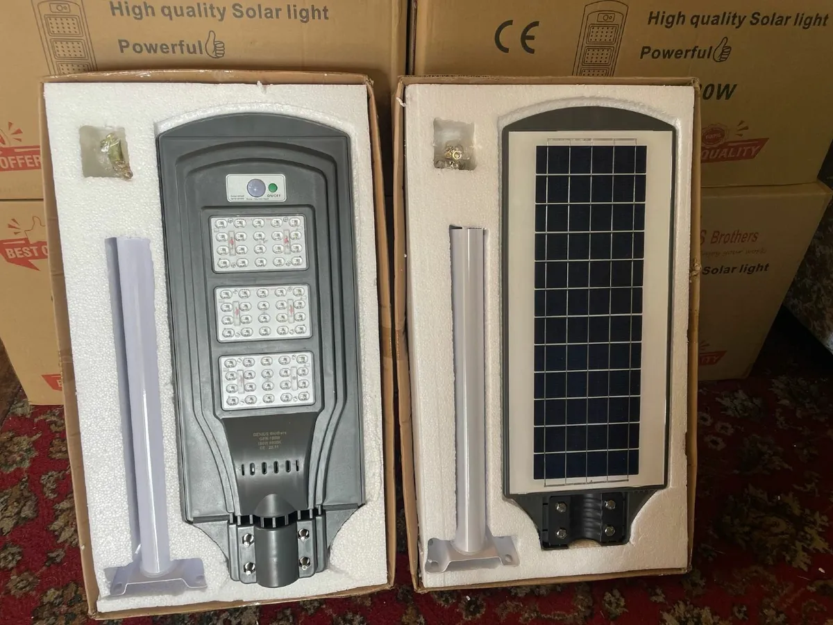 High-Quality 180W Solar Street Lights - Image 1