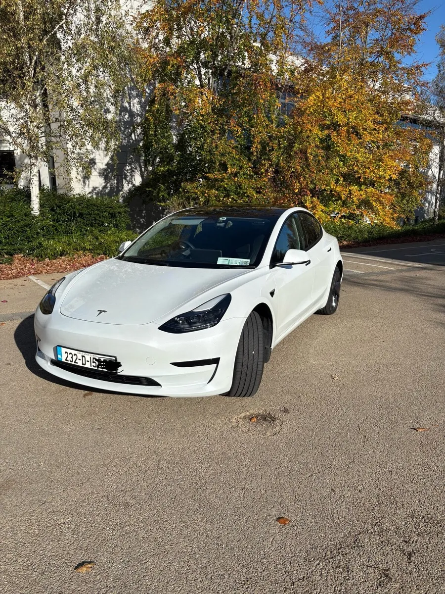 Tesla Model 3 2023 - Image 2