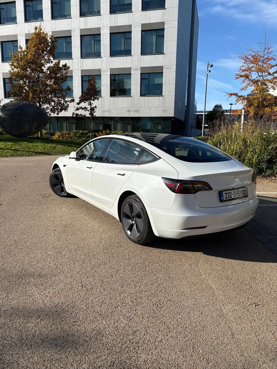 Tesla Model 3 2023 - Image 4