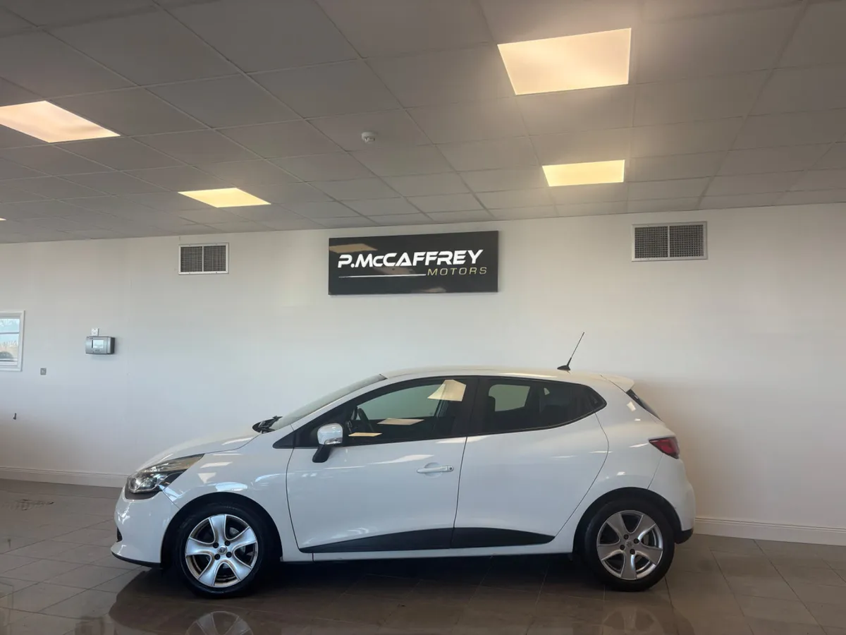 2015 Renault Clio 1.2 Auto Dynamic Nav - Image 2