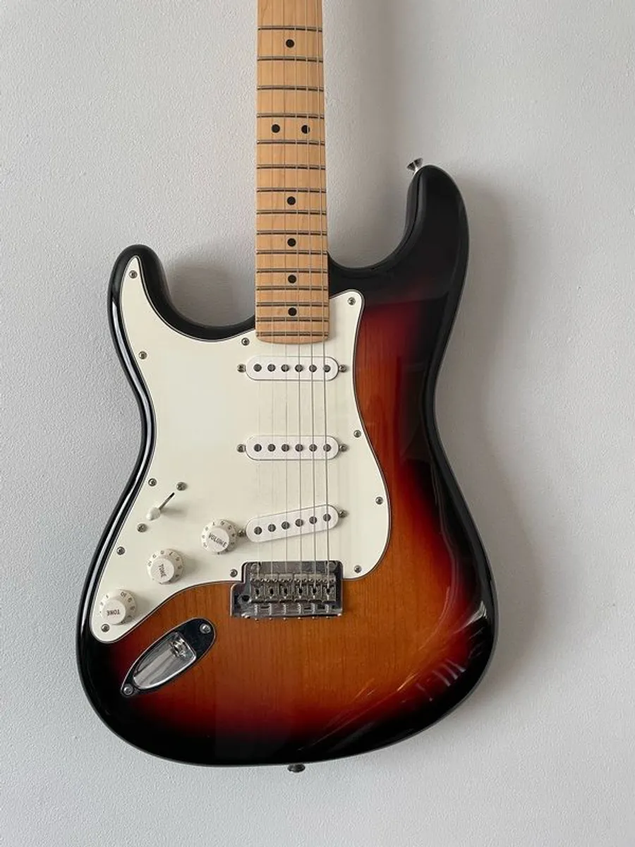 Left Handed Mexican Stratocaster - Image 2