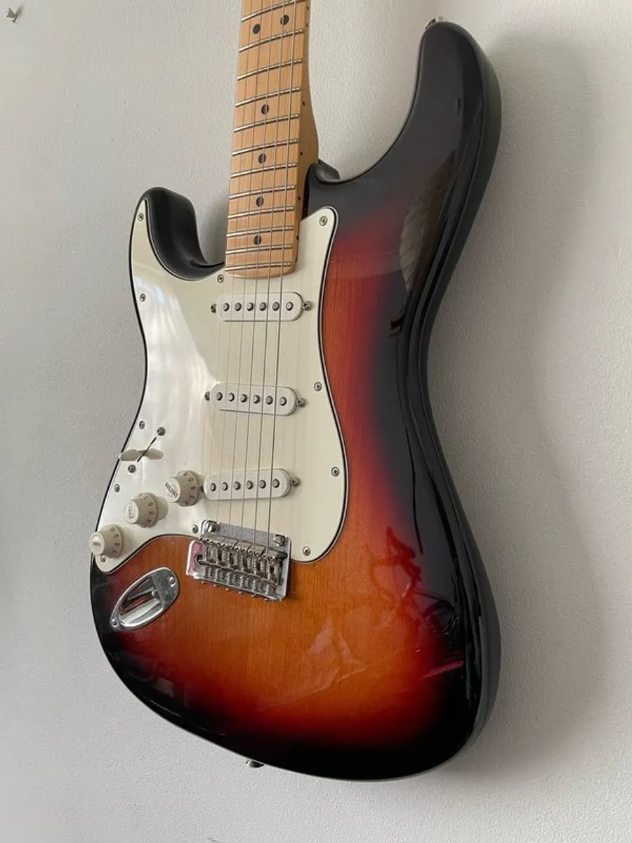 Left Handed Mexican Stratocaster - Image 3