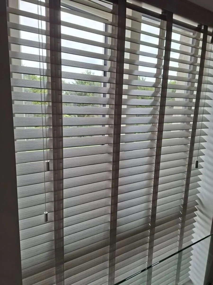 Made to measure Roller, Vertical, Wood Venetian, Day&Night, Roman, Plantation Shutters and Velux blinds - Image 4