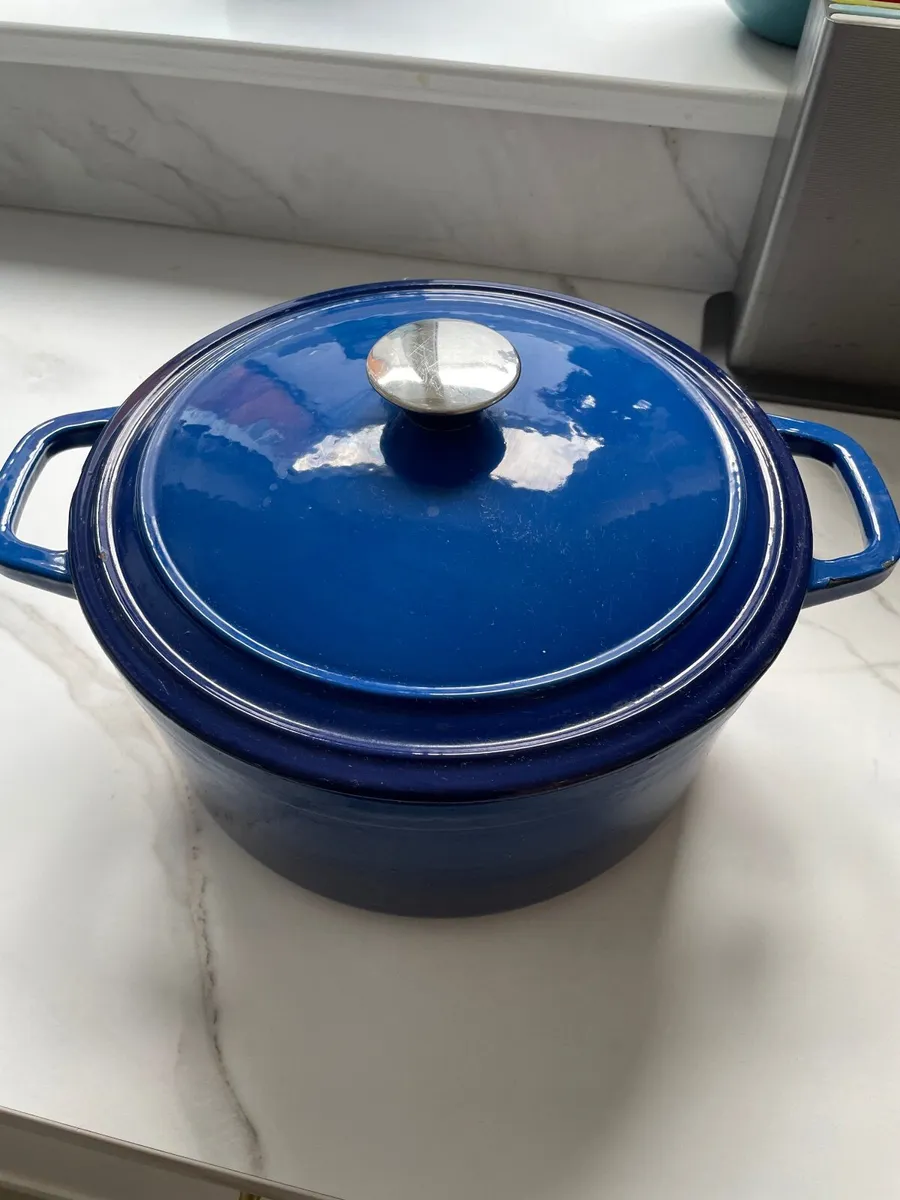 Cast iron pot - Image 2