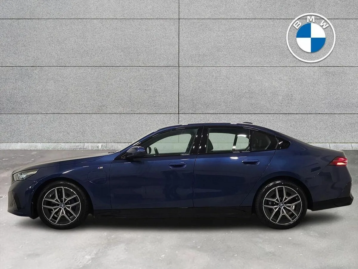 BMW 5-Series 530e M Sport Saloon - Image 4