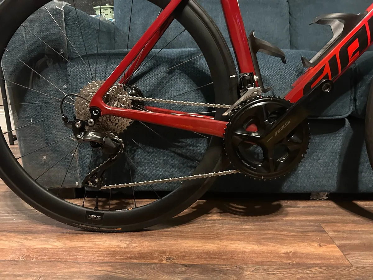 Giant Propel Advanced 2 (2024) + Carbon wheelset - Image 3