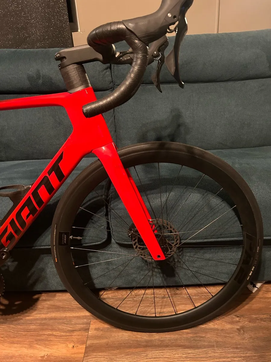 Giant Propel Advanced 2 (2024) + Carbon wheelset - Image 4