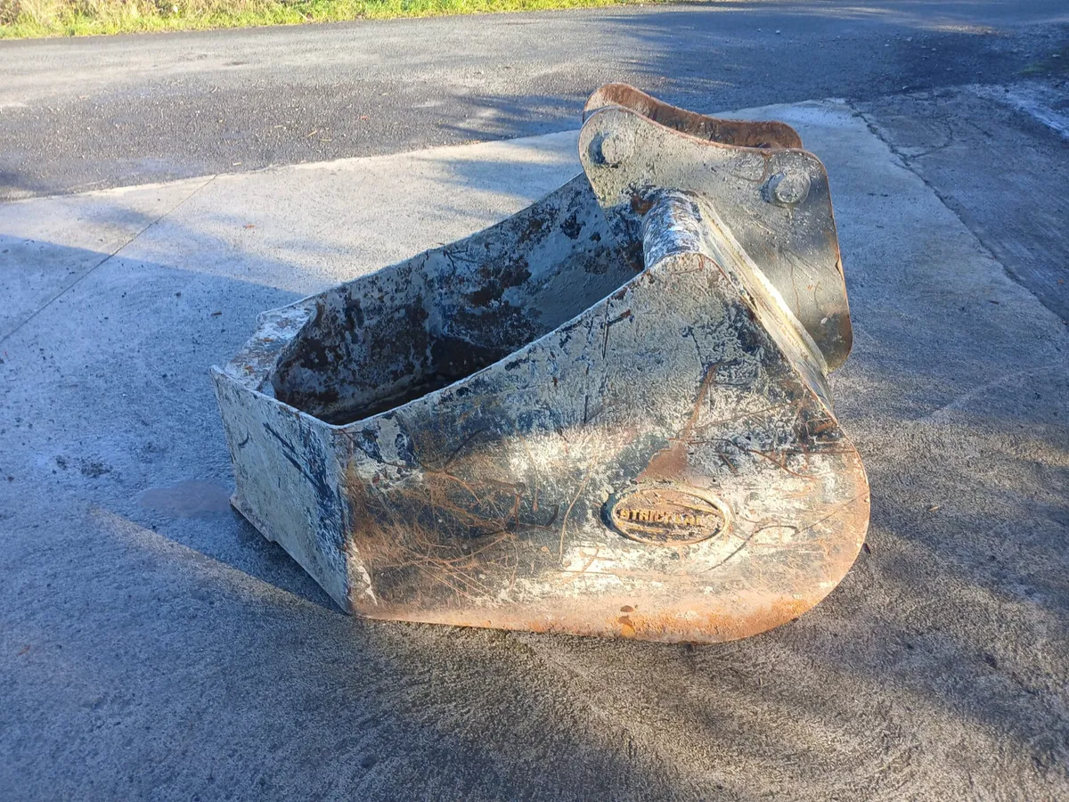 Concrete pouring bucket - Image 1