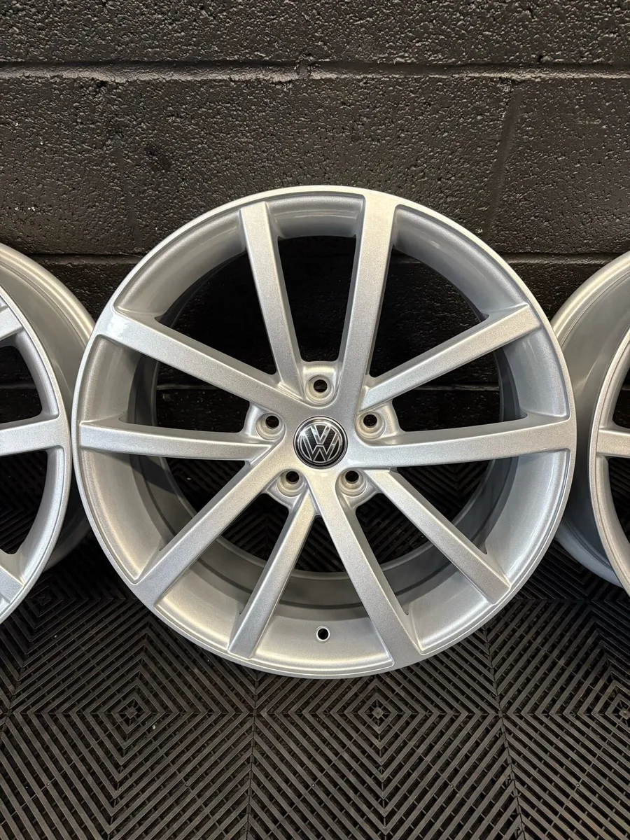 18” Vancouvers - Image 3