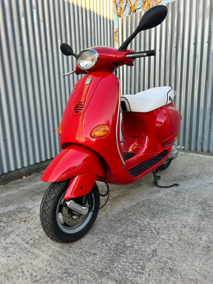 2001 Vespa ET2 49cc - Image 2