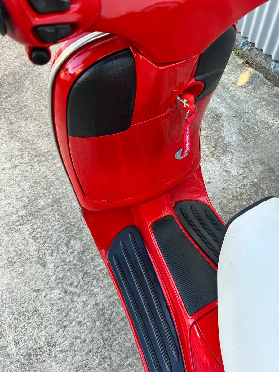 2001 Vespa ET2 49cc - Image 3