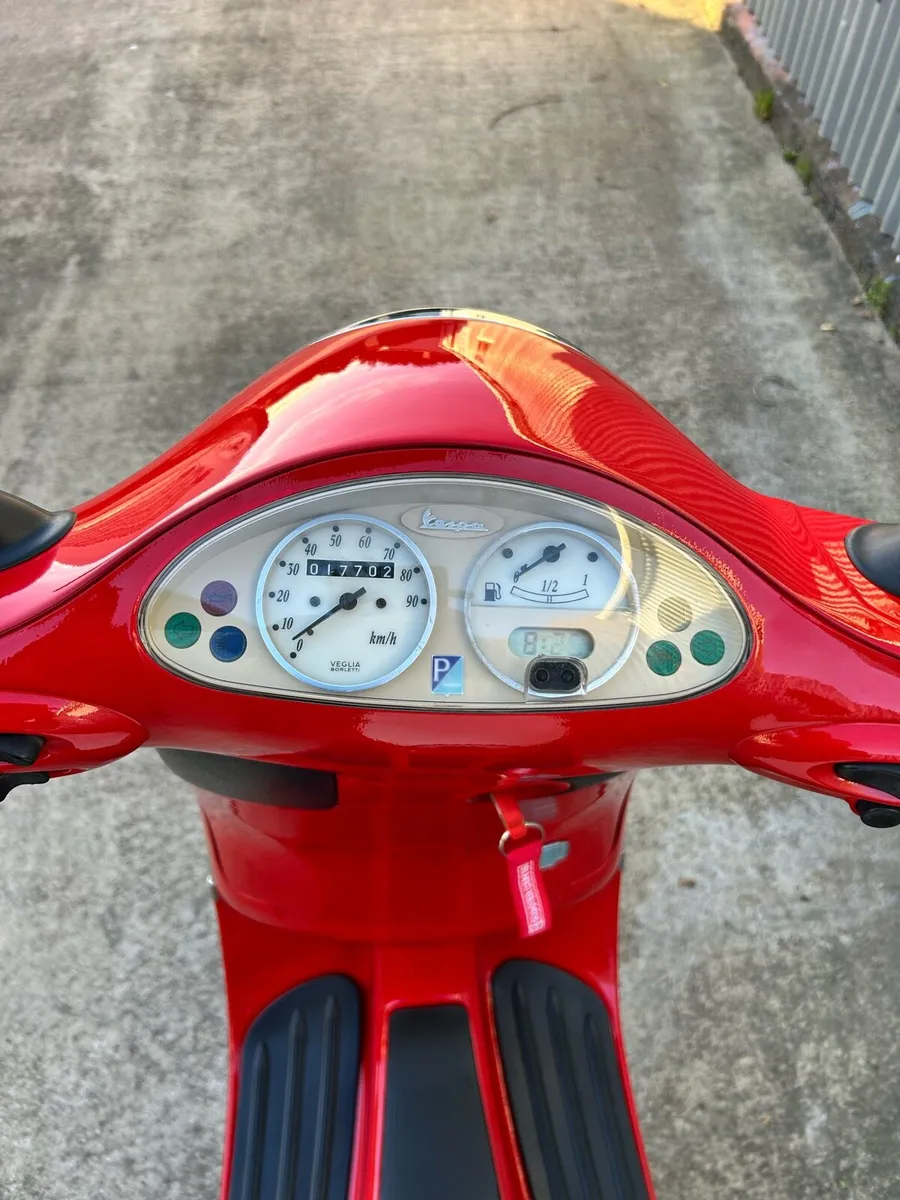 2001 Vespa ET2 49cc - Image 4