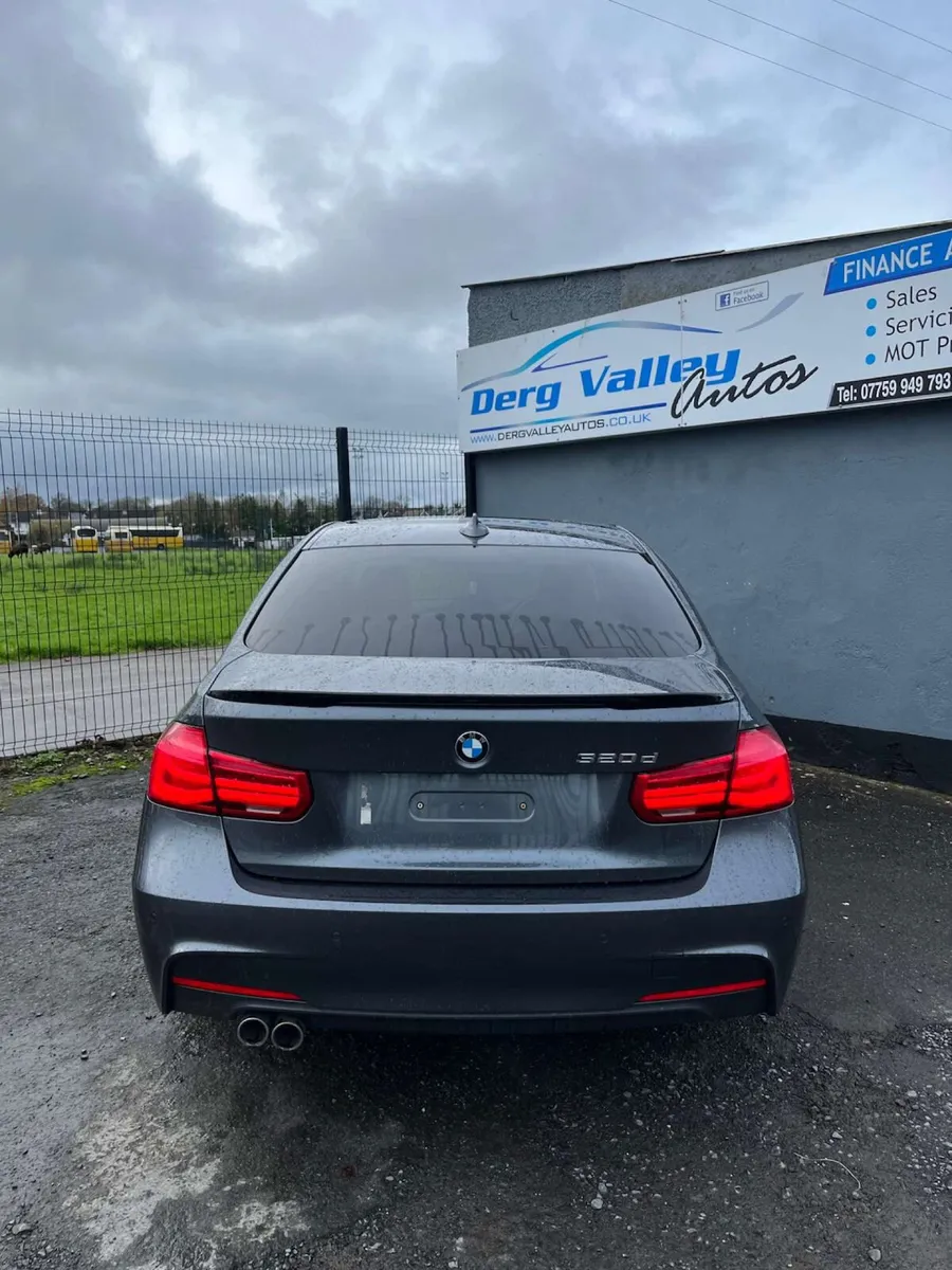 BMW 3-Series 2018 - Image 4