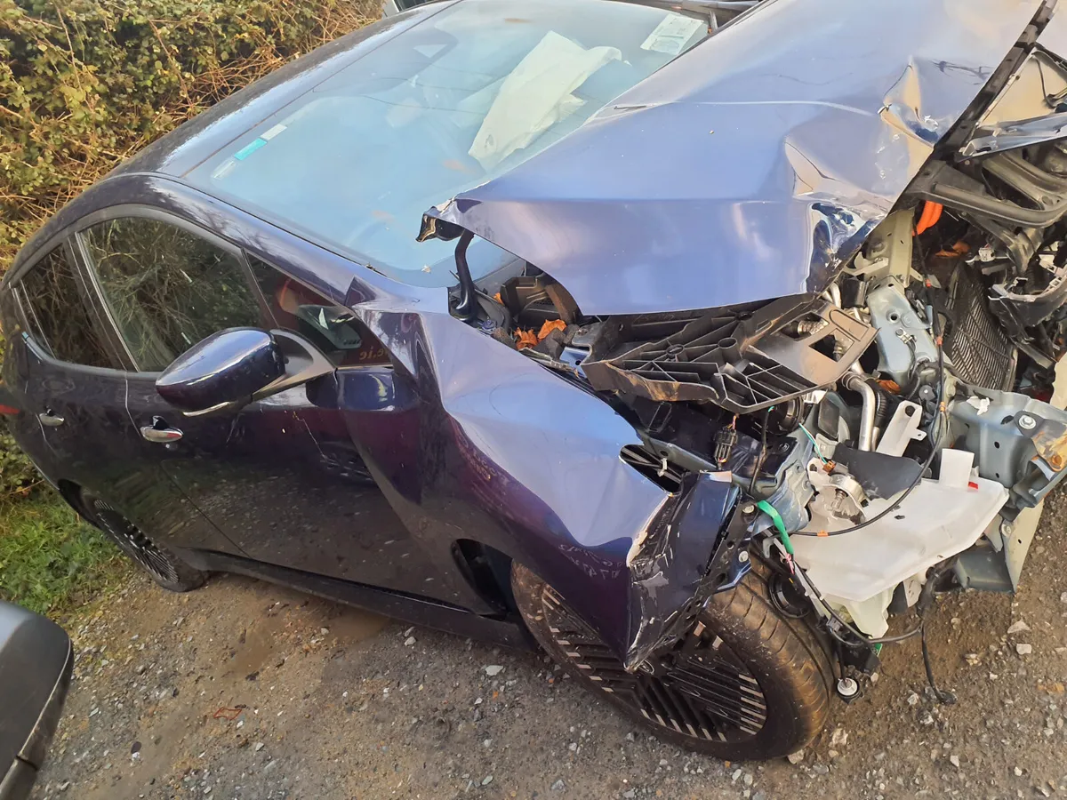 2025 Nissan Leaf Sv Premium - Image 4