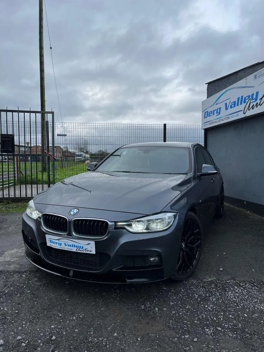 BMW 3-Series 2018 - Image 2