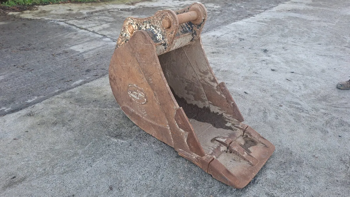 2ft Strickland bucket on 65mm pins - Image 3