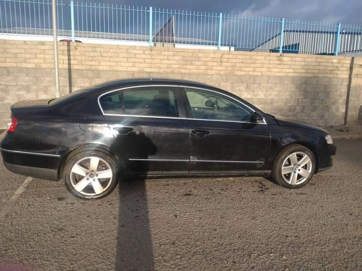 2008 Volkswagen Passat - Image 2