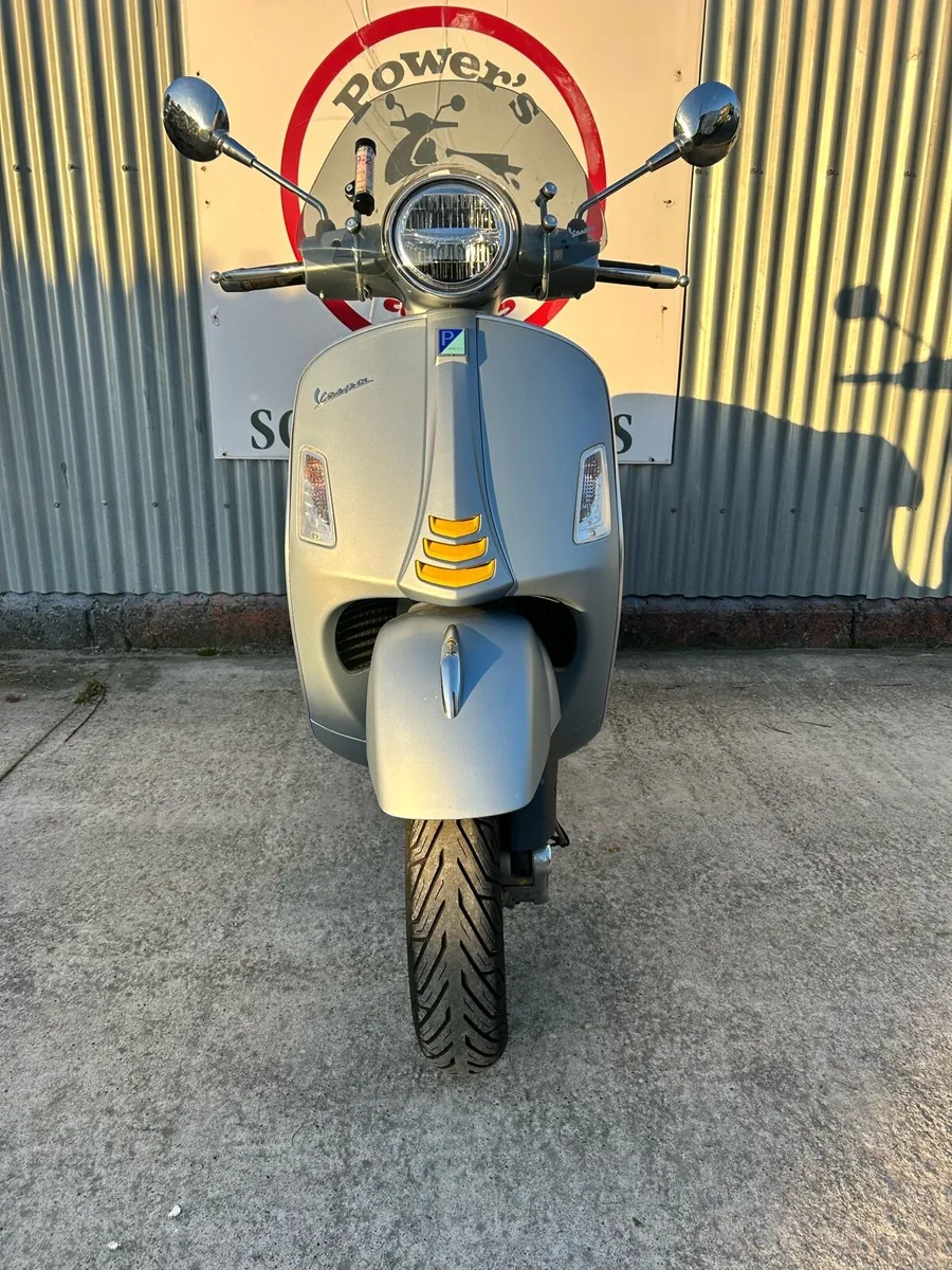 2022 Vespa GTS300 HPE supertech - Image 2