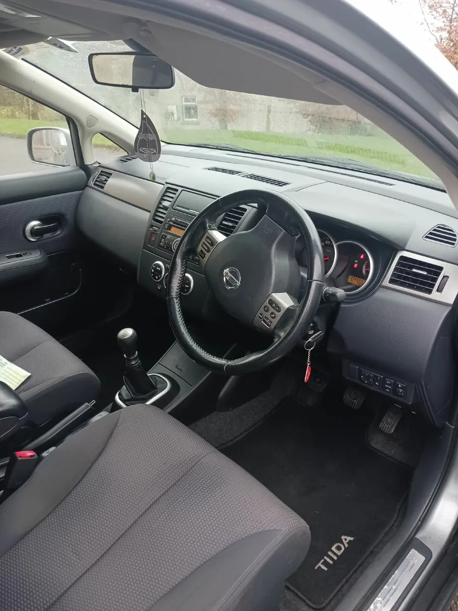 Nissan Tiida 2011 - Image 4