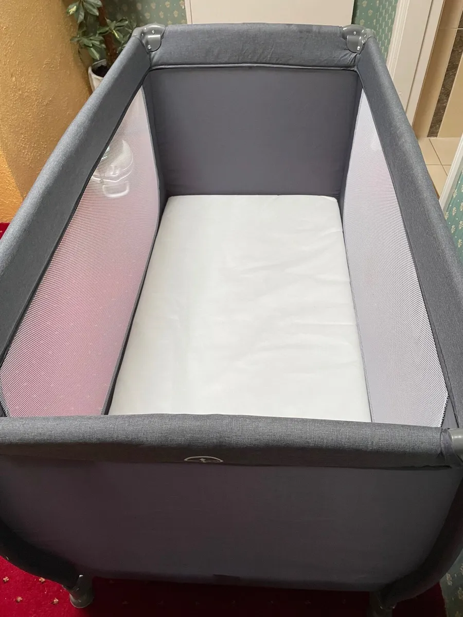 Travel Cot - Image 4