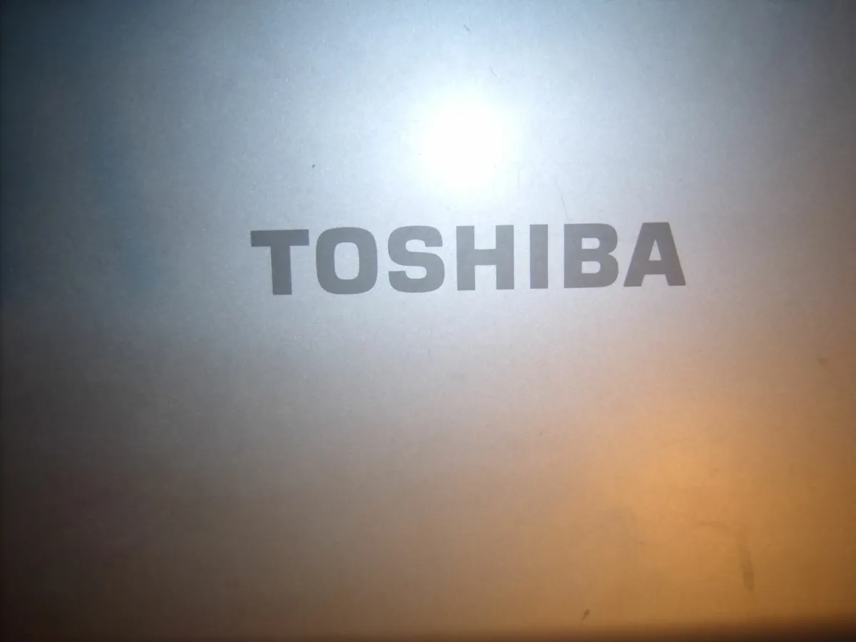 Toshiba laptop - Image 2