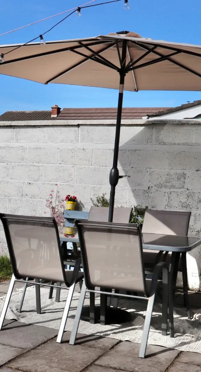 FREE Patio Table and 6 Chairs - Image 3