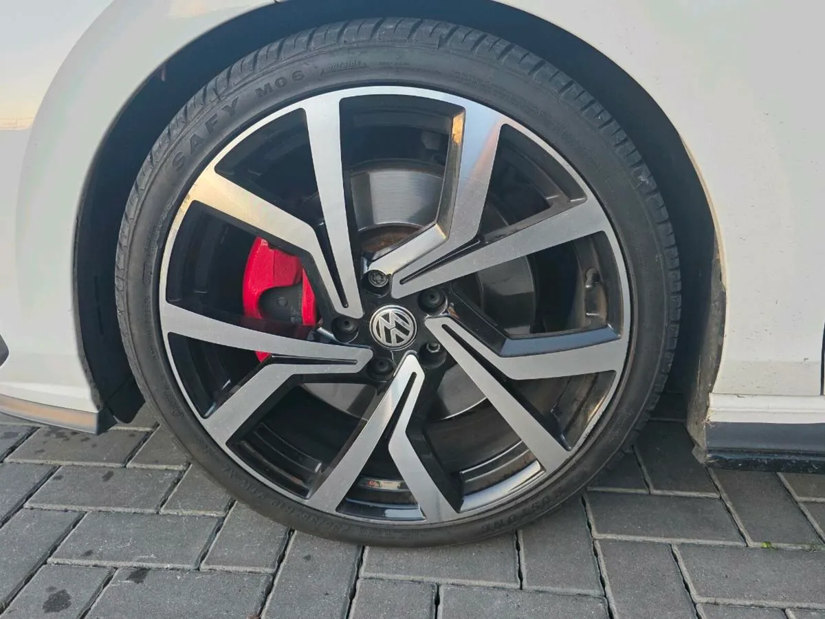 19" VW CLUBSPORT DIAMOND CUT ALLOY WHEELS AND TYRE - Image 4