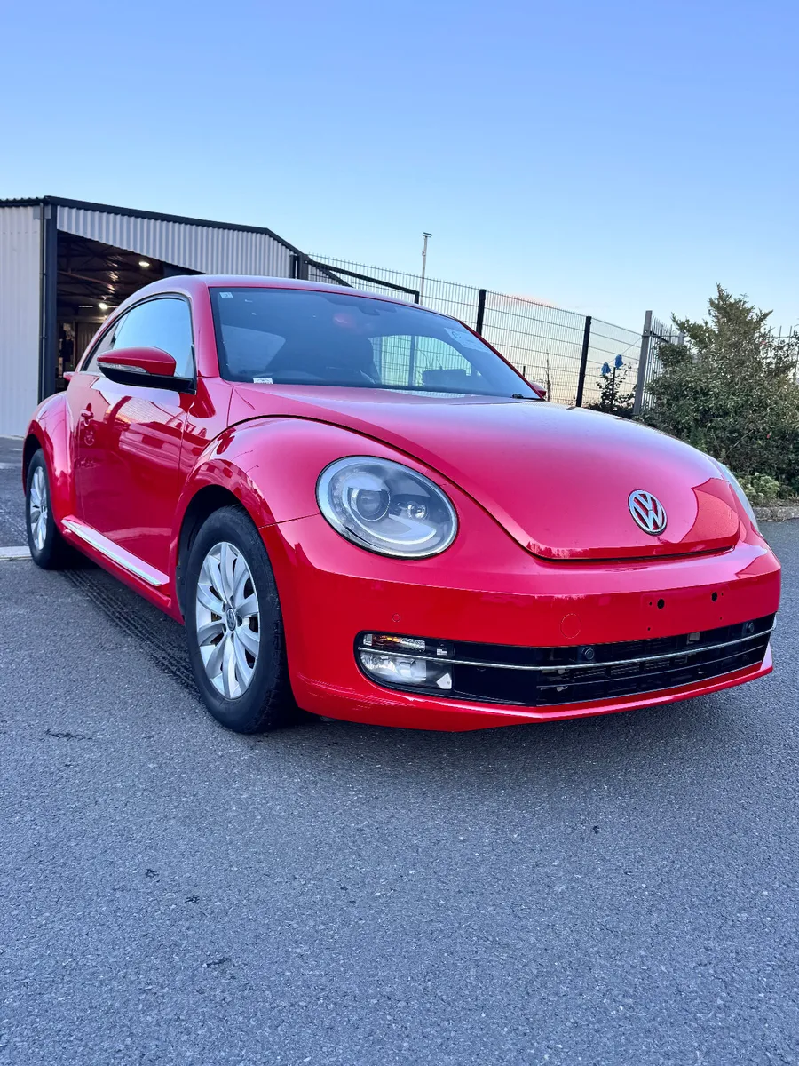 VOLKSWAGON BEETLE RED 2015 - Image 3