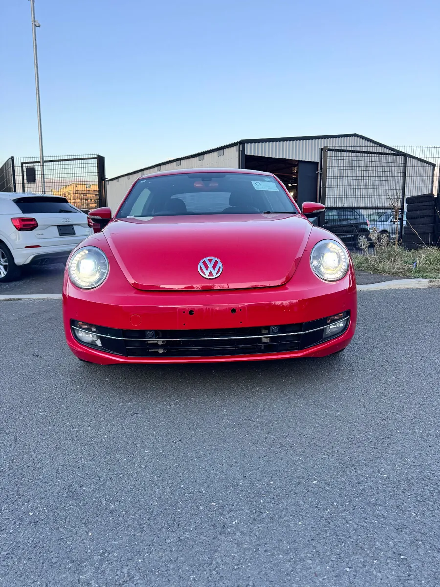 VOLKSWAGON BEETLE RED 2015 - Image 2