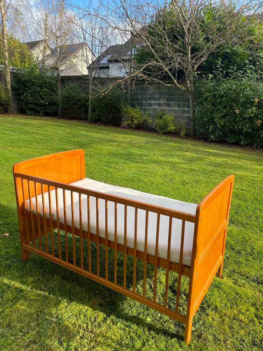 Cot and mattress - Image 2