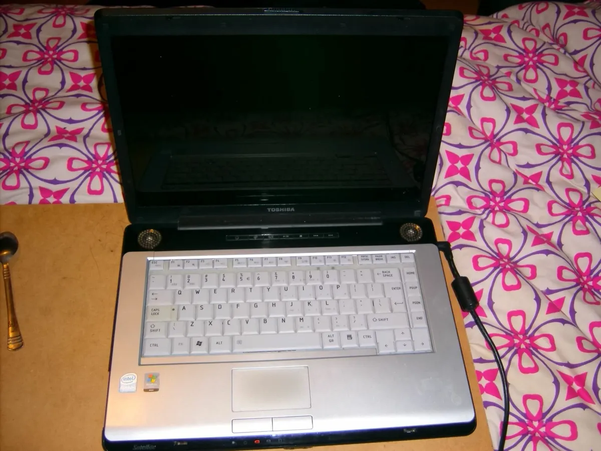 Toshiba laptop - Image 1