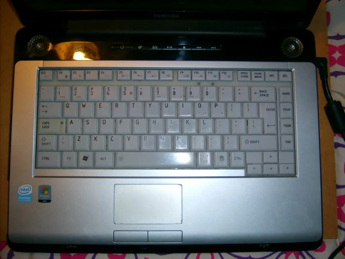 Toshiba laptop - Image 2