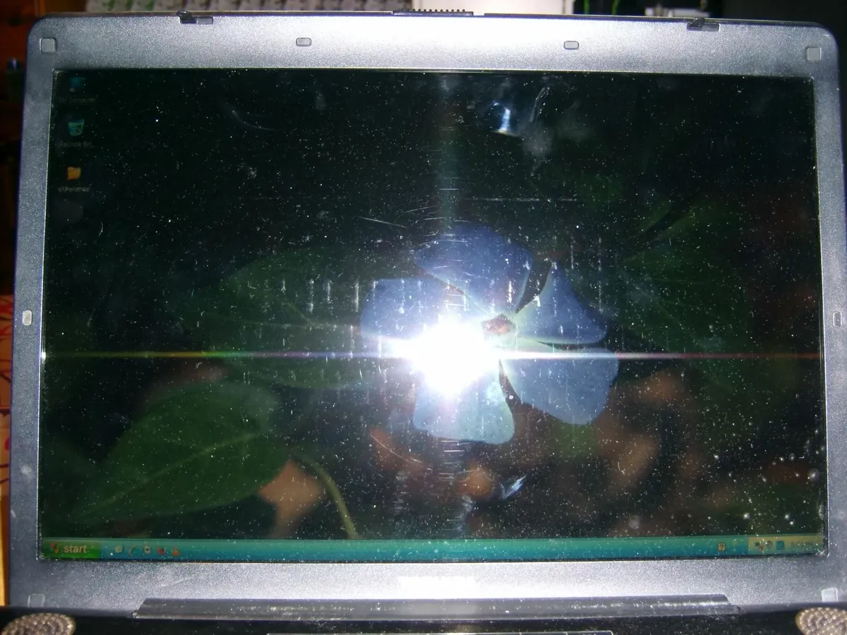 Toshiba laptop - Image 4