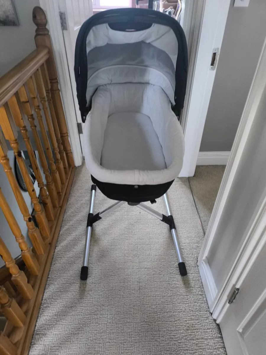 Bassinet for a baby - Image 3