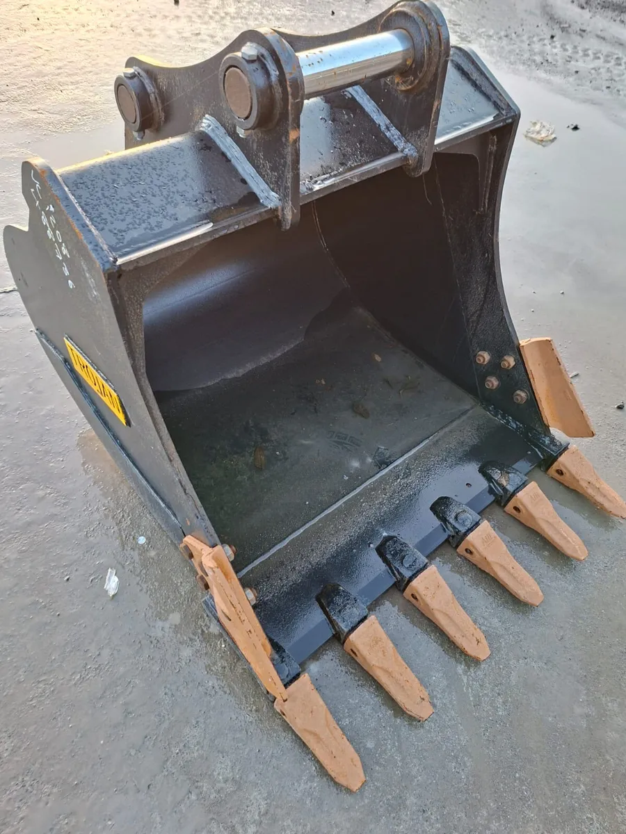 Bucket to suit 13 T Digger - Image 1