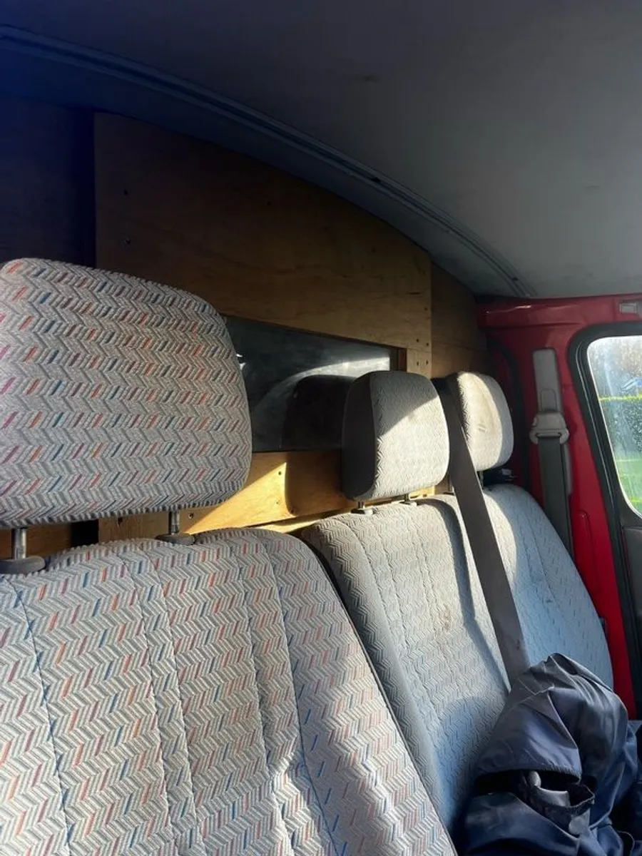 2000 Toyota Hiace - Image 2