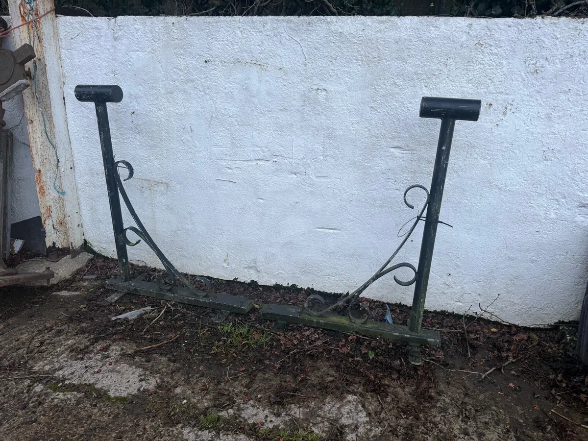 Pair of wall hanging brackets - Image 1