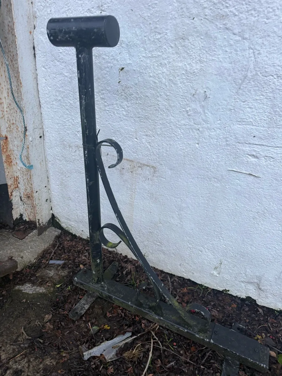 Pair of wall hanging brackets - Image 4