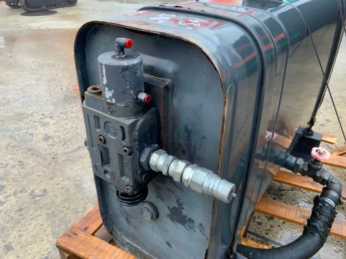 Scania P Series 200lts Hydraulic Tipping Tank Cra - Image 3