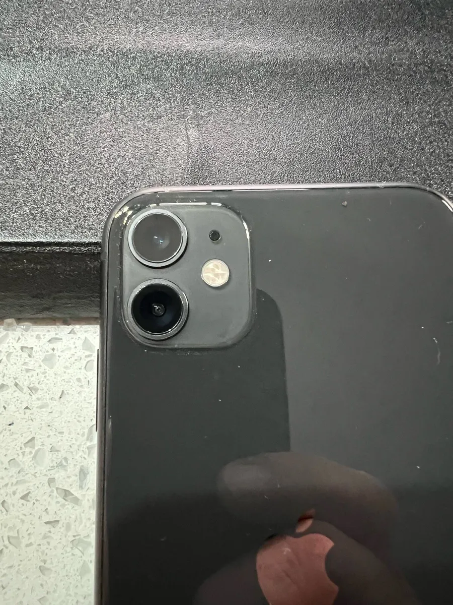 iPhone 11 in virtually unmarked condition. - Image 4