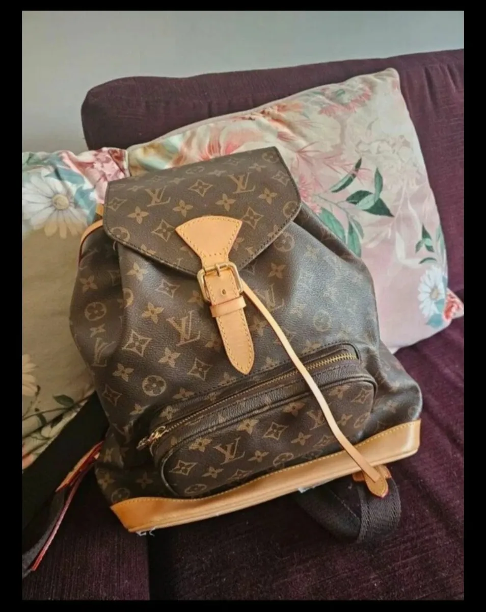 Lv Bagpack - Image 4