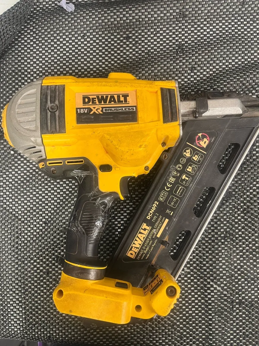 DeWalt First Fix Nailgun Bare tool - Image 2