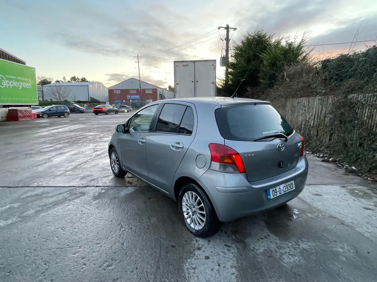 Toyota Yaris 2450€ - Image 1