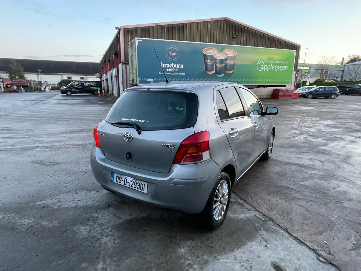 Toyota Yaris 2450€ - Image 2